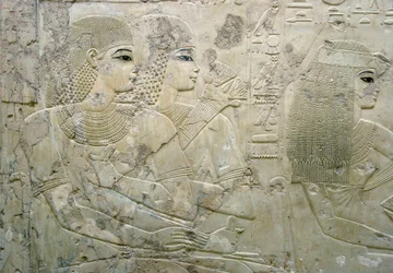 Ägyptische Antiquität: Basrelief, das die Gäste eines Begräbnisbanketts darstellt - Grab des Wesirs Ramose (18. Dynastie) - Luxor, Theben, Grab der Adligen, Ägypten - Ägyptische Zivilisation: Basrelief, das die Gäste eines Begräbnisbanketts darstellt, aus 
