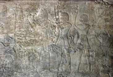 Ägyptische Antike: Verbindungen aus dem Grab von Kha em Het (Khaemhat), Inspektor der Speicher und Schreiber am Hof von Amenophis III. (TT57), die Träger von Opfergaben darstellen. 18. Dynastie. 1530-1290 v. Chr. Tal der Adligen. Luxor, Westufer, Ägypten