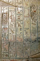 Ägyptische Antike: Relief und Hieroglyphen des Grabes von Kha em Het (Khaemhat), Inspektor der Speicher und Schreiber am Hof von Amenophis III. (TT57). 18. Dynastie. 1530-1290 v. Chr. Tal der Adligen. Luxor, Westufer, Ägypten