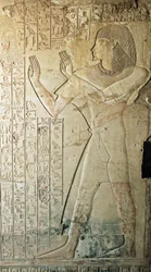 Ägyptische Antiquität: Relief aus dem Grab von Kha em Het, Inspektor der Speicher und Schreiber am Hof von Amenophis III