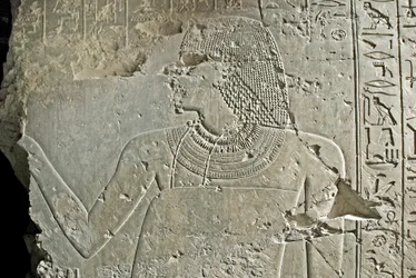 Ägyptische Antiquität: Darstellung des Wesirs Ramose. Flachrelief aus seinem Grab (18. Dynastie). Luxor, Theben, Grab der Adligen Ägypten