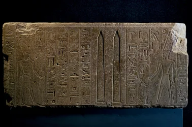 Hatschepsut und ihre Obelisken, Quarzitblock, aus dem Tempel des Amun in Karnak, Ägyptische Zivilisation, Neues Reich, Dynastie XVIII