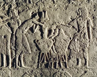Leben in einem Militärlager: Arbeiter bei der Getränkekontrolle (Wein und Bier), Relief aus dem Grab von Horemheb in Saqqara (Detail)