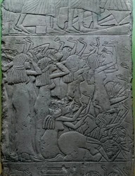 Bemalte Kalkstein-Reliefdarstellung der Totenklage über den Pharao, aus dem Grab des Königs Horemheb