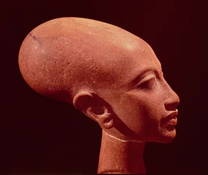 Porträtbüste einer Tochter von König Echnaton (1353-1337 v. Chr.), ca. 1375 v. Chr.