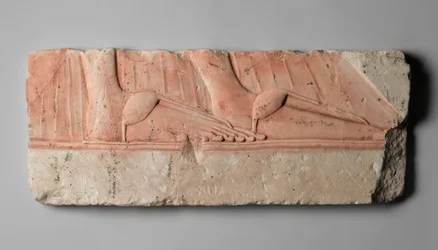 Relief, das die sandalierten Füße königlicher Frauen darstellt, aus Tell el-Amarna, Neues Reich, ca. 1353-1332 v. Chr.