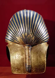Die Rückseite der Goldmaske, aus dem Schatz von Tutanchamun, Neues Reich, ca. 1340 v. Chr.