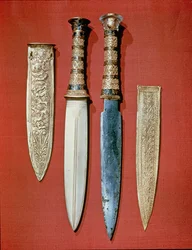 Die zwei Dolche des Königs, aus dem Grab von Tutanchamun (ca. 1370-52 v. Chr.) Neues Reich (Gold und Eisen)