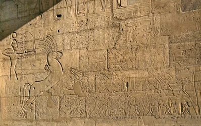 Ägyptische Antiquität: Ansicht der Reliefs, die die Taten Ramses