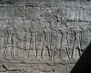 Szenen von Opfergaben an Götter, Relief, Innenwände der Großen Hypostylhalle, Karnak-Tempelkomplex (UNESCO-Welterbeliste)