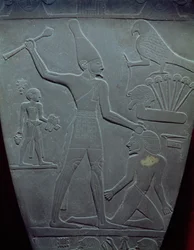 Die Narmer-Palette: zeremonielle Palette, die König Narmer darstellt, der mit der weißen Krone von Oberägypten einen Gefangenen schlägt, gefunden in Hierakonpolis, Frühdynastische Periode, ca. 3000 v. Chr.