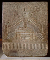 Isis Pterophor, aus dem Sarkophag von Ramses III (ca. 11854-1153 v. Chr.) aus seinem Grab im Tal der Könige, Neues Reich (Rosa Granit)