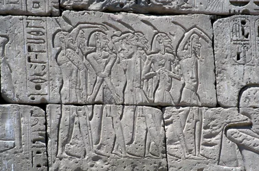 Relief, das nördliche Gefangene in der Schlacht von Ramses III. darstellt, Großer Tempel von Medinet