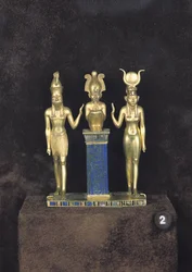 Osiris, Horus, Isis: Die Triade Osorkons II., Regierungszeit Osorkons II., um 874-850 v. Chr.