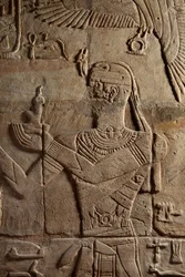 Relief auf einem Schrein, errichtet von Pharao Taharqa im Hof des von ihm erbauten Tempels von Amun in Kawa in Nubien, 25. Dynastie, Spätzeit, 690-64 v. Chr. (Detail)
