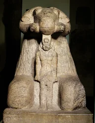 Statue von Amun in Form eines Widders, der König Taharqa schützt, 690-664 v. Chr.