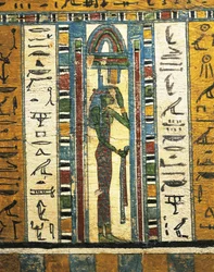 Verputzte und bemalte Holztafel, die Göttin Isis darstellend, aus dem Sarkophag von Usai, Theben