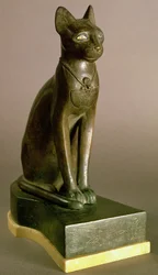 Statuette einer Katze, die die Göttin Bastet darstellt, mit der Kartusche von Psamtek I, Saite-Periode, ca. 664-610 v. Chr.