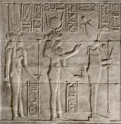 Reliefs im inneren Heiligtum, Philae-Tempel, Assuan, Ägypten