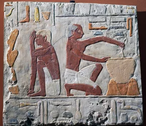 Vorbereitung und Backen von Brot, 2500-2350 v. Chr. (bemalter Kalkstein)