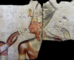 König Ramses II. unter den Göttern. Stammt aus dem kleinen Tempel, der von König Ramses II. in Abydos erbaut wurde. Ca. 1275 v. Chr. (19. Dynastie)