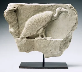 Relief, das einen Geier und eine Kobra darstellt