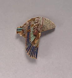 Geierkopfschmuck-Einlage, 100-1 v. Chr.