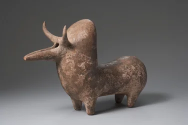 Amlash-Rhyton in Form eines Zebu-Stiers (Terrakotta)