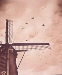 Alliierte Flugzeuge schleppen Gleiter mit Luftlandetruppen über die Niederlande, Schlacht um Arnheim