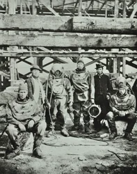 Blackfriars Bridge: Bauarbeiter posieren mit Ausrüstung, 1869