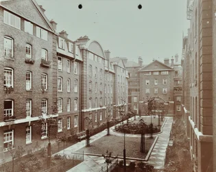 Bourne Estate: formaler Hofgarten, London