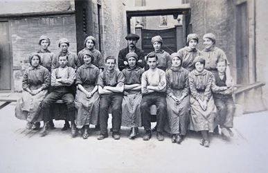 Arbeiterinnen im Woolwich Arsenal, London