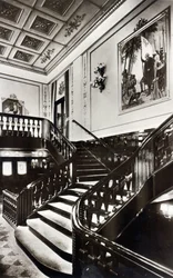 Große Treppe an Bord der HMS Homeric