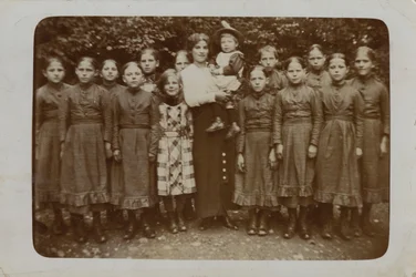 Gruppe von vermutlich Waisenkindern, möglicherweise Barnardo-Kinder