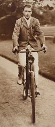 König Edward VIII. fährt 1911 Fahrrad