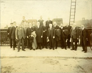 Rekonstruktion der Kirkstall-Brücke, eröffnet von Stadtrat F. M. Lupton, J.P., 28. Juni 1912 (s/w Foto)