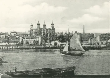 London Tower von der Themse
