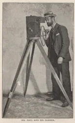 Herr R W Paul und seine Kamera