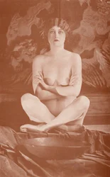 Nudistische Kunst: Buddha