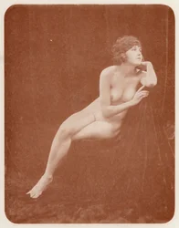 Nudistische Kunst: Nachdenklich