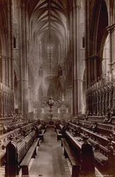 Postkarte mit einem Bild des Inneren des Chors der Westminster Abbey