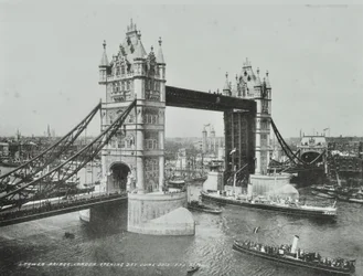 Tower Bridge am Tag ihrer Eröffnung, 1894