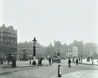 Trafalgar Square, Westminster LB: Trafalgar Square Blick nach Osten zu Charing Cross, 1896