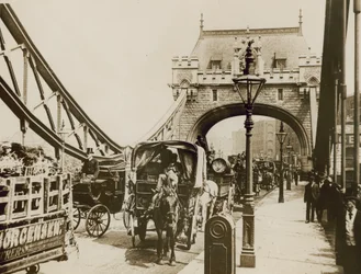 Verkehr über die Tower Bridge