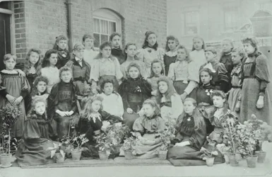 Unbekannte Klasse von Mädchen, 1896