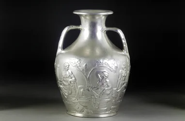 Eine viktorianische Silberreplik der Portland-Vase, 1844