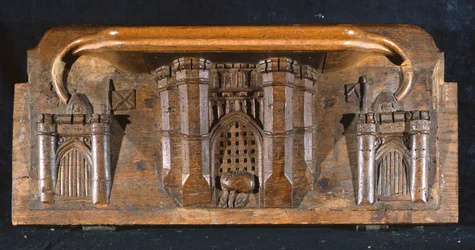 Eine Miserikordie, die das Pferd von Sir Yvain zeigt, das gefangen ist, als das Fallgatter eines aufwendigen Burgtors gesenkt wird, New College Chapel, Oxford, spätes 14. Jahrhundert
