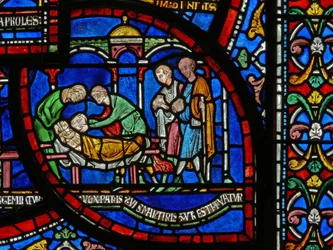 Detail aus dem Wunderfenster, das die Geschichte von Jordan Fitzeisulf darstellt