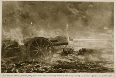 Gas maskierte britische Kanoniere feuern aus nächster Nähe auf vorrückende Massen des Feindes während der deutschen Offensive im März 1918, 1918-19