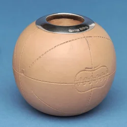 Streichholzhalter in Form eines Fußballs, Doulton & Co., Lambeth (Keramik)